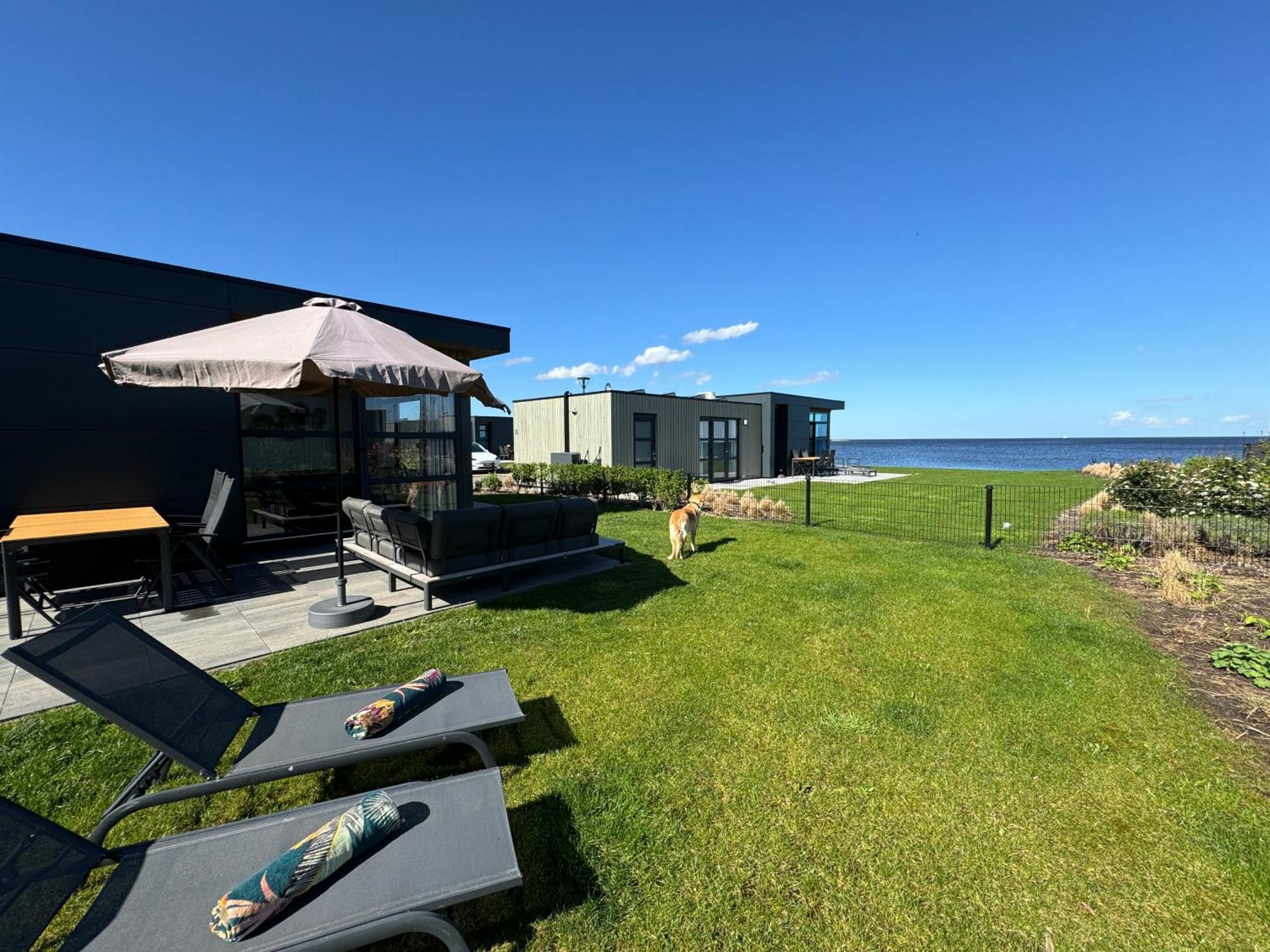 Enkhuizer Strand Chalet Ijsselmeerblick Zweite Reihe Mit Zaun Haus Nr 221 Villa Енкхейзен Екстериор снимка